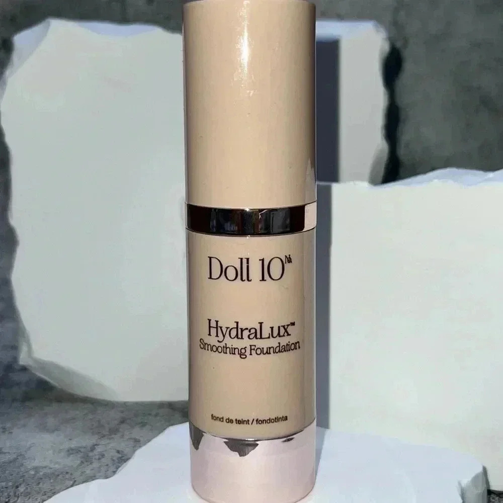 DOLL 10 HYDRALUX FULL COVERAGE SMOOTHING  FOUNDATION BRAND NEW NEVER USED MEDIUM